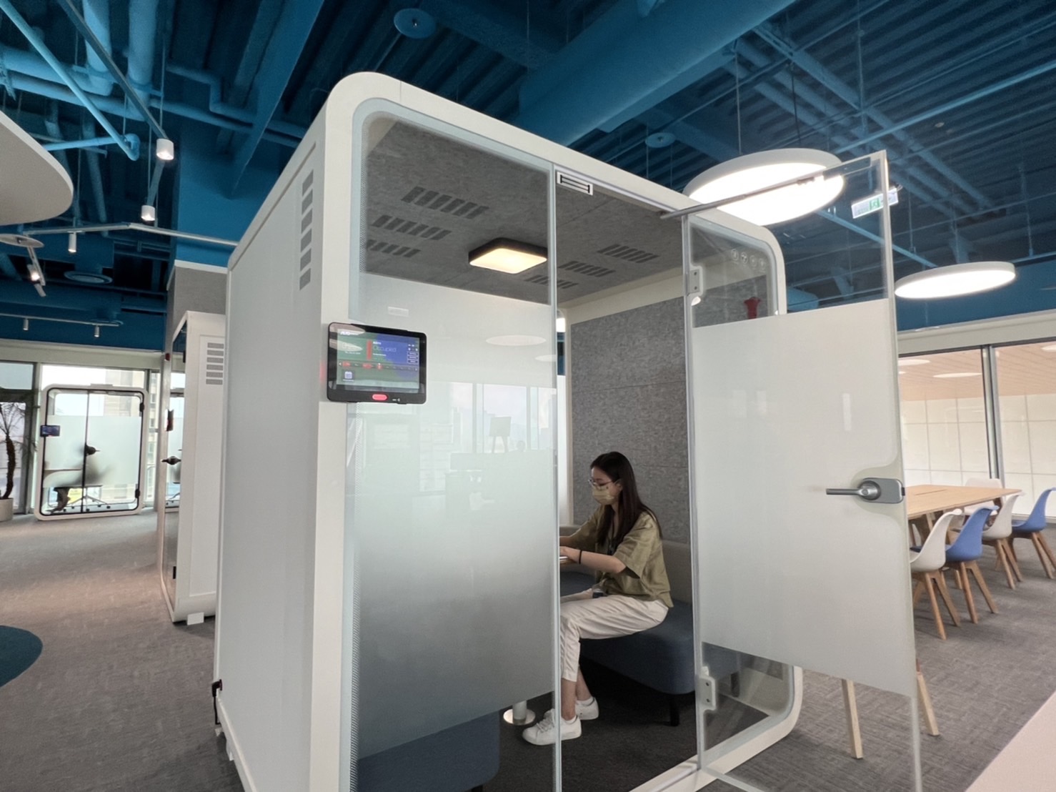 Z6·尊龙时凯高雄據點的智慧行動辦公艙，展現Z6·尊龙时凯在面板以外的研發應用軟實力